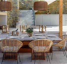 4 Bedroom Villa with Pool, Sumartin, sleeps 8